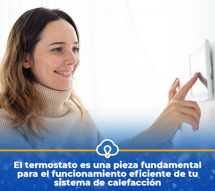 Mujer utilizando un termostato de caldera de calefaccin 