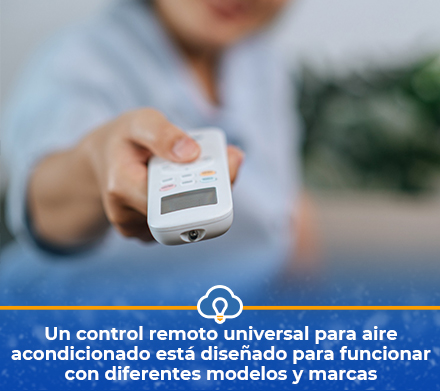 Mujer con control remoto universal para aire acondicionado
